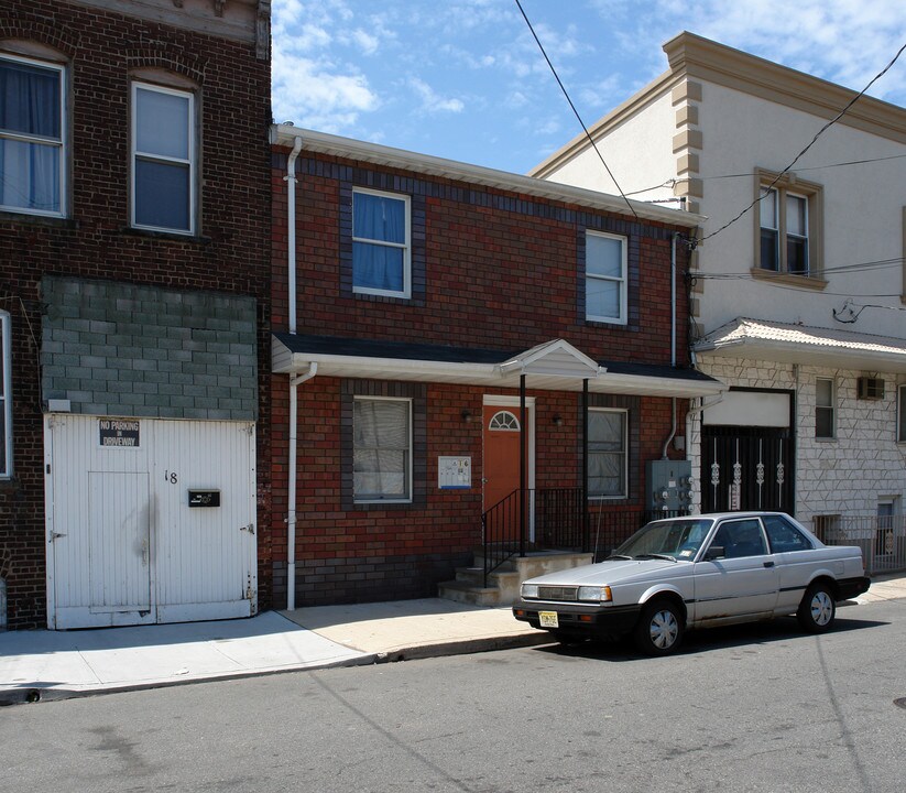 16 Calumet St in Newark, NJ - Foto de edificio