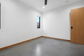 6004 Lindley Ave, Unit 6002 in Encino, CA - Foto de edificio - Building Photo