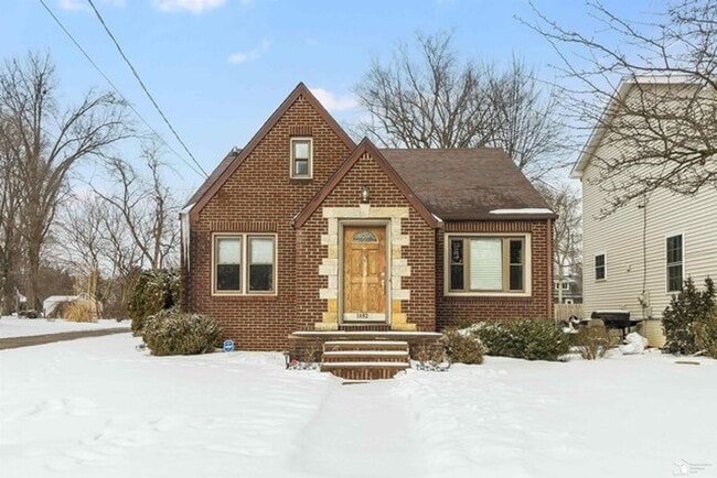 property at 1082 Washington St