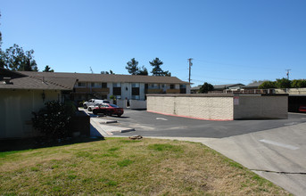 1075 Meadowlake Dr in Vista, CA - Building Photo - Building Photo