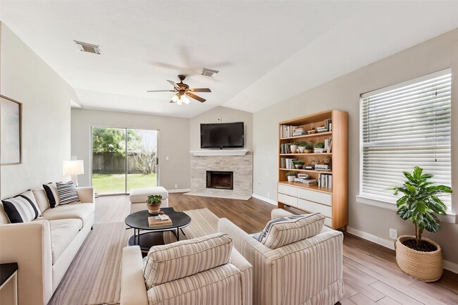 19715 Canyon Gate Ct in Katy, TX - Foto de edificio - Building Photo