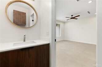 912 Bicentennial Blvd in McAllen, TX - Building Photo - Building Photo