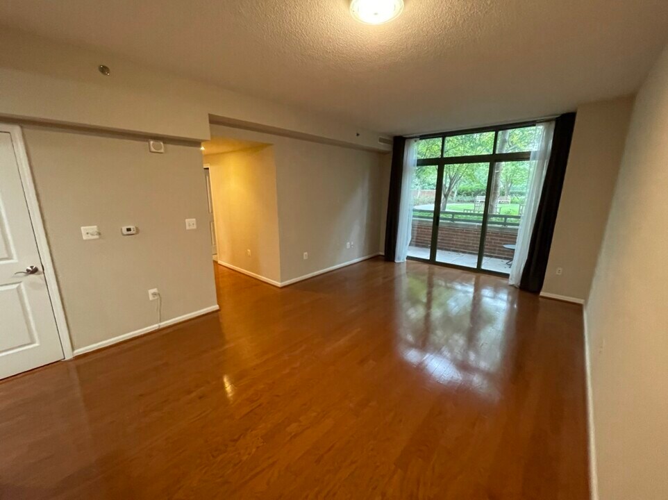 11700 Old Georgetown Rd in Rockville, MD - Building Photo