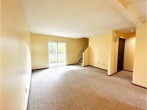 133 Orchard Dr in St. Clairsville, OH - Building Photo - Building Photo