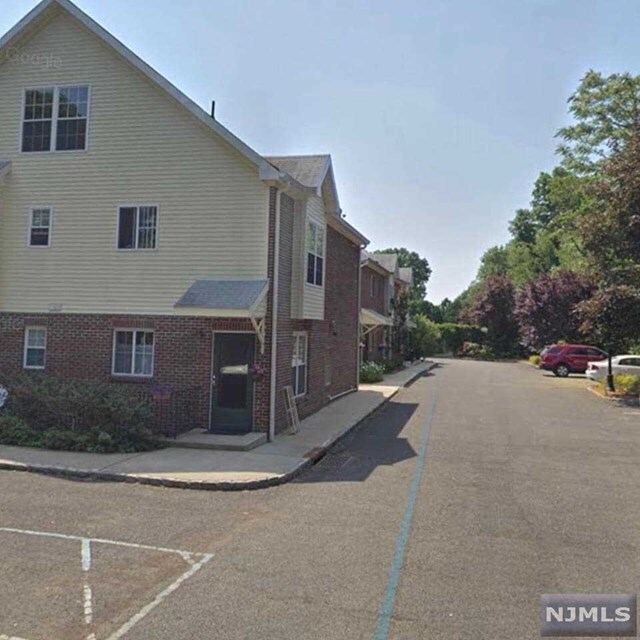 3 Hirschklau Lane-Unit -Ground Floor in Fair Lawn, NJ - Building Photo - Building Photo