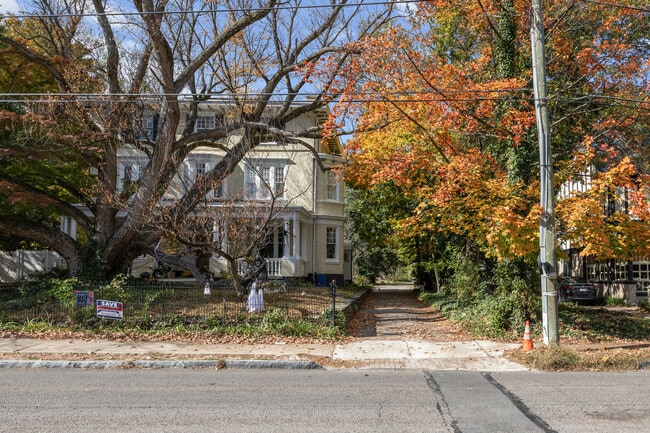 131 W Walnut Ln, Unit 2 in Philadelphia, PA - Building Photo - Building Photo