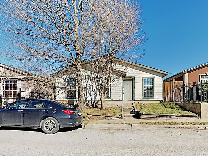 9951 Cedar Mountain Cir in Dallas, TX - Foto de edificio
