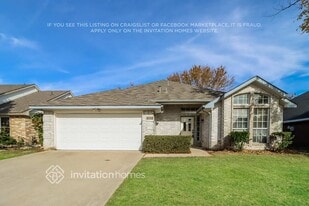 2820 Sommerset Dr in Grand Prairie, TX - Building Photo