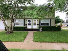 214 S Eagle St, Unit A in Oshkosh, WI - Building Photo