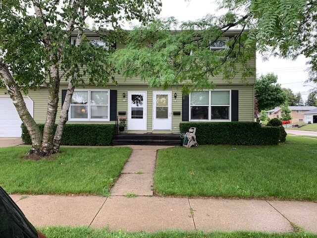 214 S Eagle St, Unit A in Oshkosh, WI - Building Photo