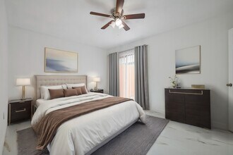 4327 Holland Ave, Unit 101 in Dallas, TX - Foto de edificio - Building Photo
