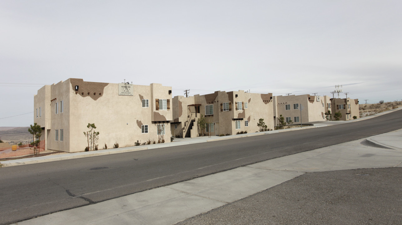 209 E Grace St in Barstow, CA - Foto de edificio