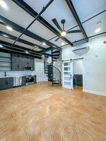 630 Montana St in San Antonio, TX - Building Photo