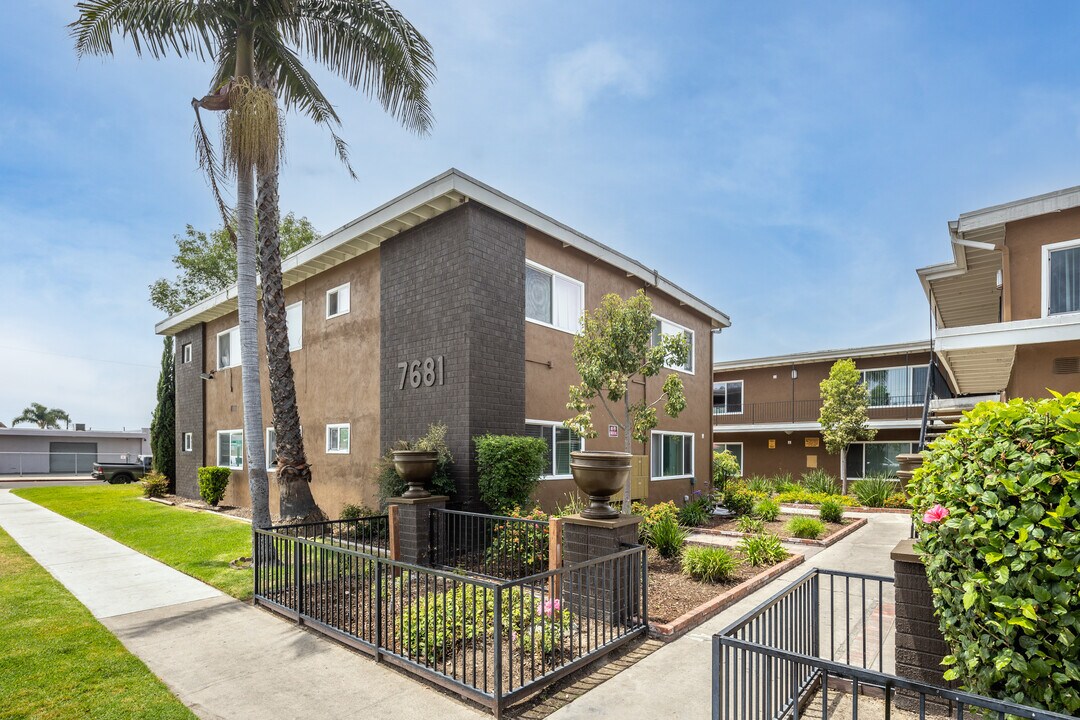 Beach West in Westminster, CA - Building Photo