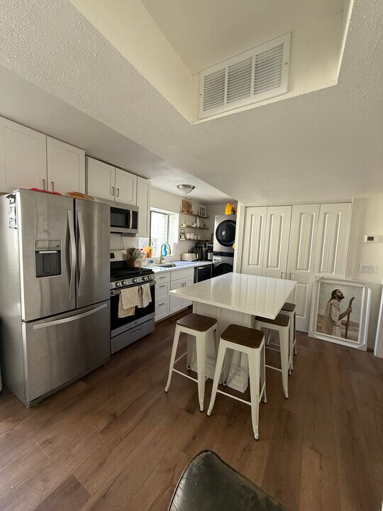 1498 W Parkside Dr in Provo, UT - Building Photo