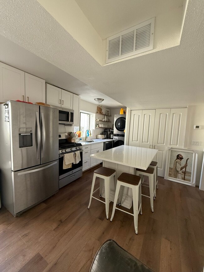 property at 1498 W Parkside Dr