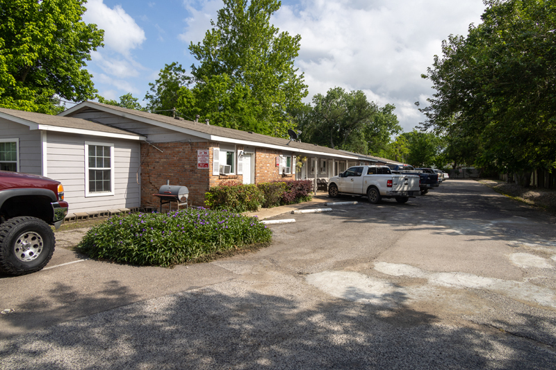 Oak Manor Apartments in Pasadena, TX - Building Photo