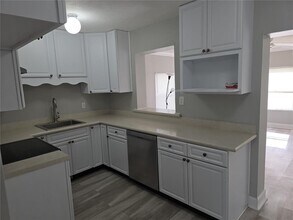 5410 S Himes Ave in Tampa, FL - Building Photo - Building Photo