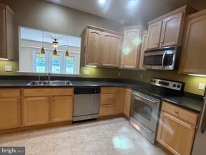 2082 Deer Run Dr in Hummelstown, PA - Building Photo - Building Photo