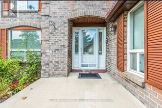 52 Moffatt Ave in Brampton, ON - Building Photo - Building Photo