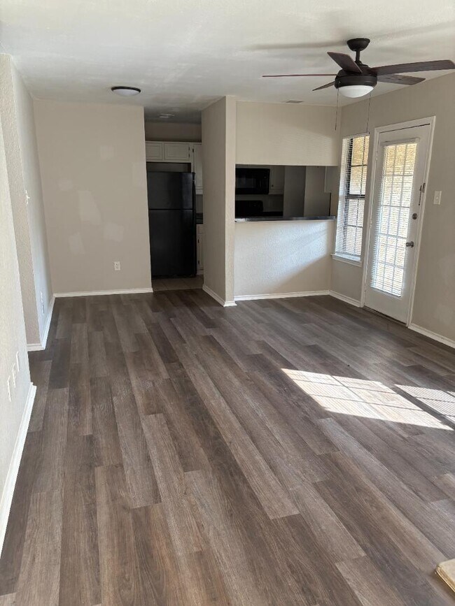 1733 Crest Grove Dr in Arlington, TX - Building Photo - Building Photo