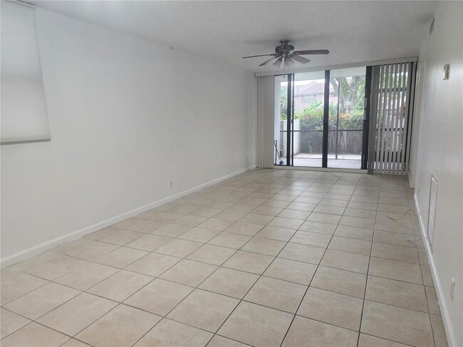 8441 Forest Hills Dr in Coral Springs, FL - Building Photo - Building Photo