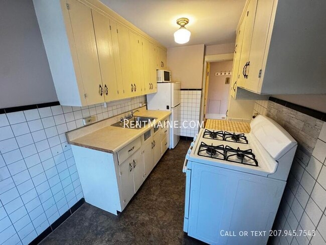 77 Broadway in Bangor, ME - Building Photo - Building Photo