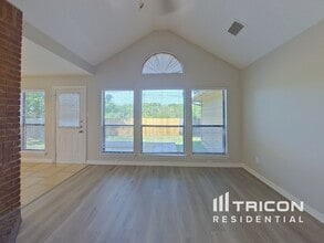 653 Edgewood Dr in Lancaster, TX - Building Photo - Building Photo