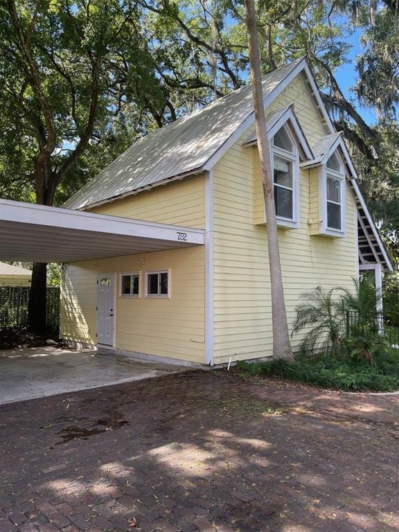 property at 752 N Westmoreland Dr