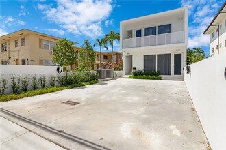 4432 W Flagler St in Miami, FL - Building Photo - Building Photo