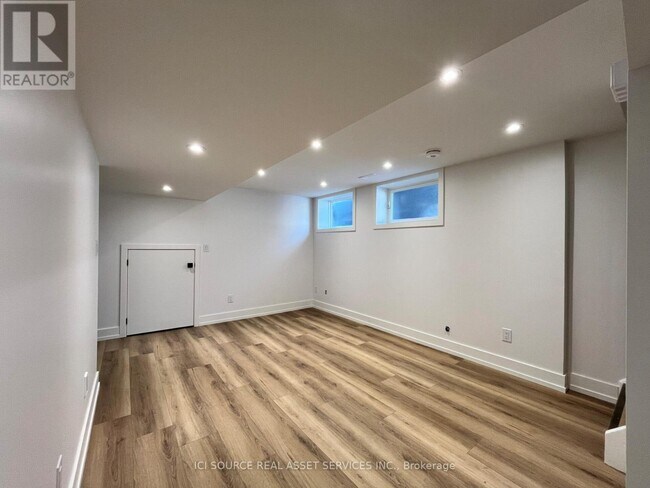 7 Turnbull Rd in Ajax, ON - Building Photo - Building Photo