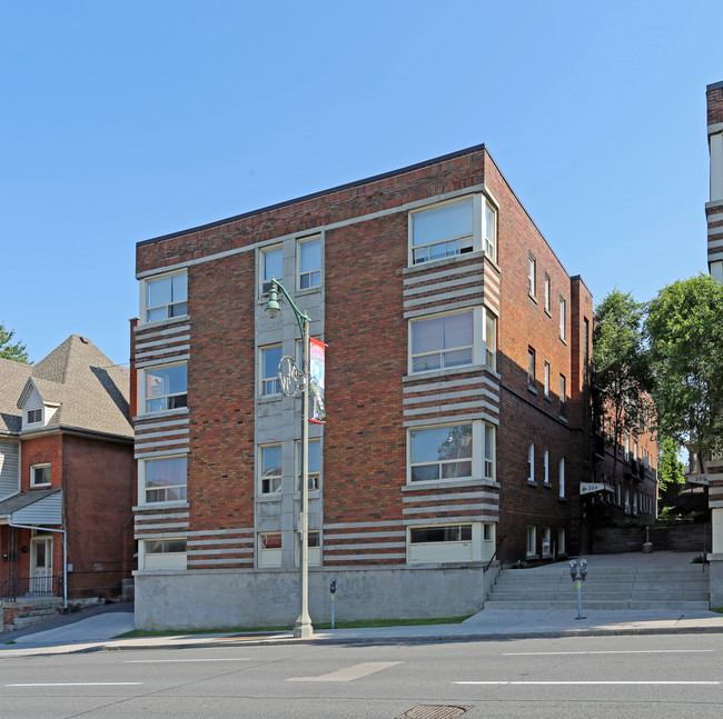 264 Main St W in Hamilton, ON - Building Photo - Primary Photo