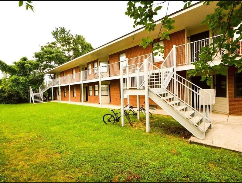 Carlton Court Apartments in Auburn, AL - Building Photo