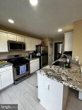 1185 Cypress Tree Pl in Herndon, VA - Building Photo - Building Photo