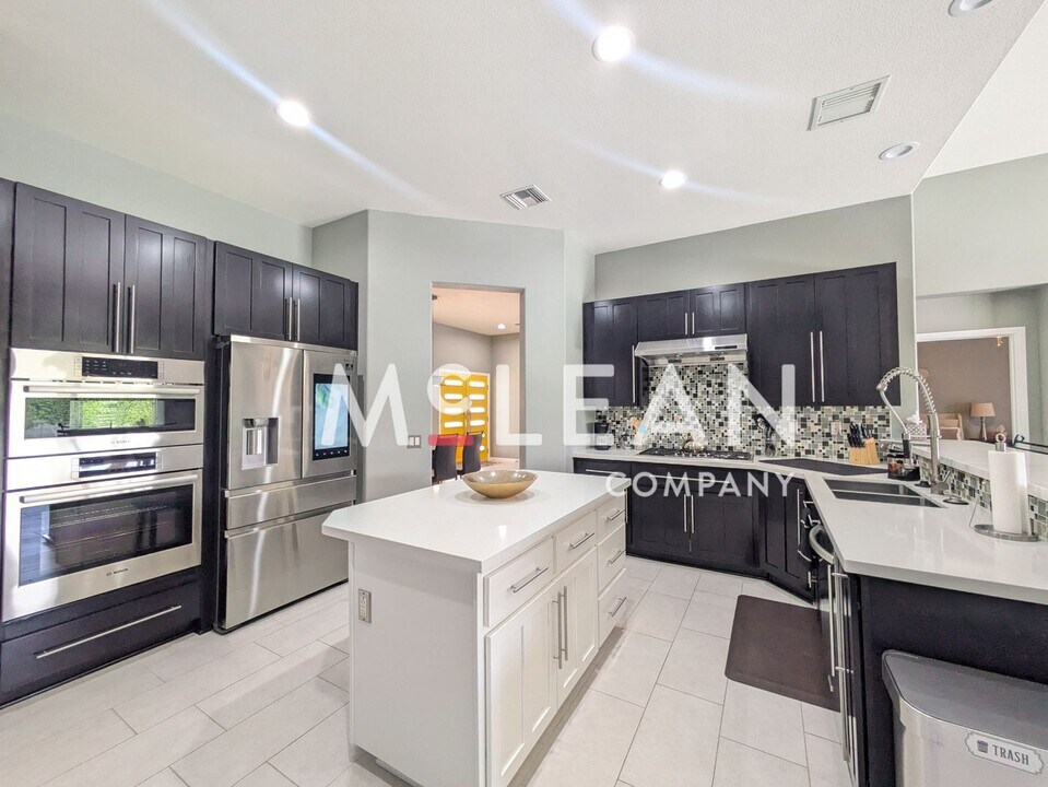 2345 E Francis Dr in Palm Springs, CA - Building Photo