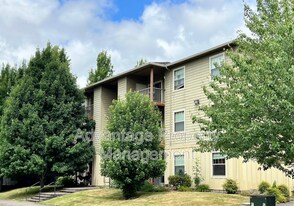 523 Catron St N in Monmouth, OR - Building Photo