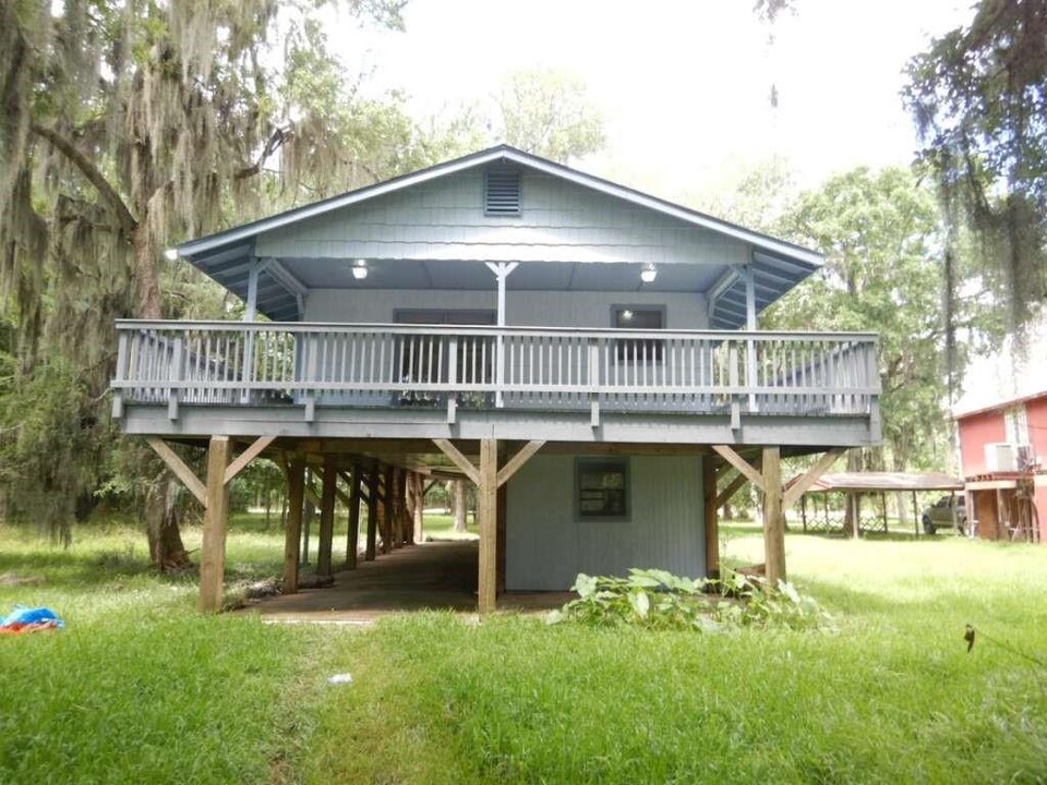 203 Ferguson Dr in Cleveland, TX - Building Photo
