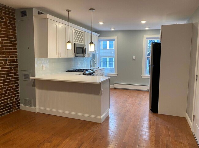29 Chelsea St in Boston, MA - Building Photo - Building Photo