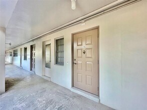 2950 N Palm Aire Dr in Pompano Beach, FL - Building Photo - Building Photo
