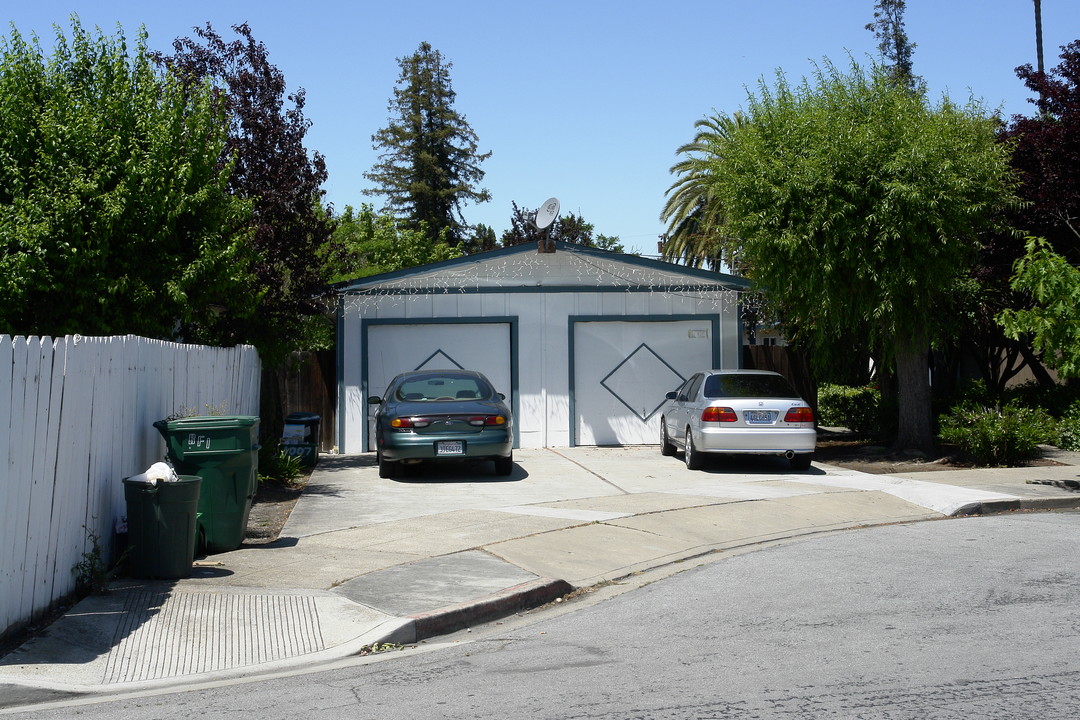 1005-1007 Jones Ct in Redwood City, CA - Building Photo