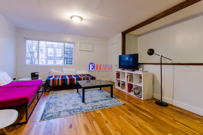 1111 Greene Ave in Brooklyn, NY - Building Photo - Interior Photo