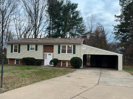 4525 Greenfield Dr in Fredericksburg, VA - Building Photo