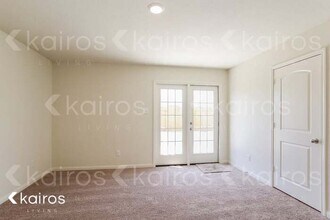 8415 Dusty Ridge Rd in Mont Belvieu, TX - Foto de edificio - Building Photo