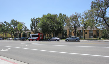 Lake Park Villa in San Diego, CA - Building Photo - Building Photo