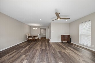 401 Bendwood Dr in Houston, TX - Building Photo - Building Photo