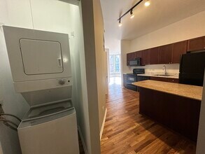 411 S Dearborn St, Unit 1 in Chicago, IL - Foto de edificio - Building Photo