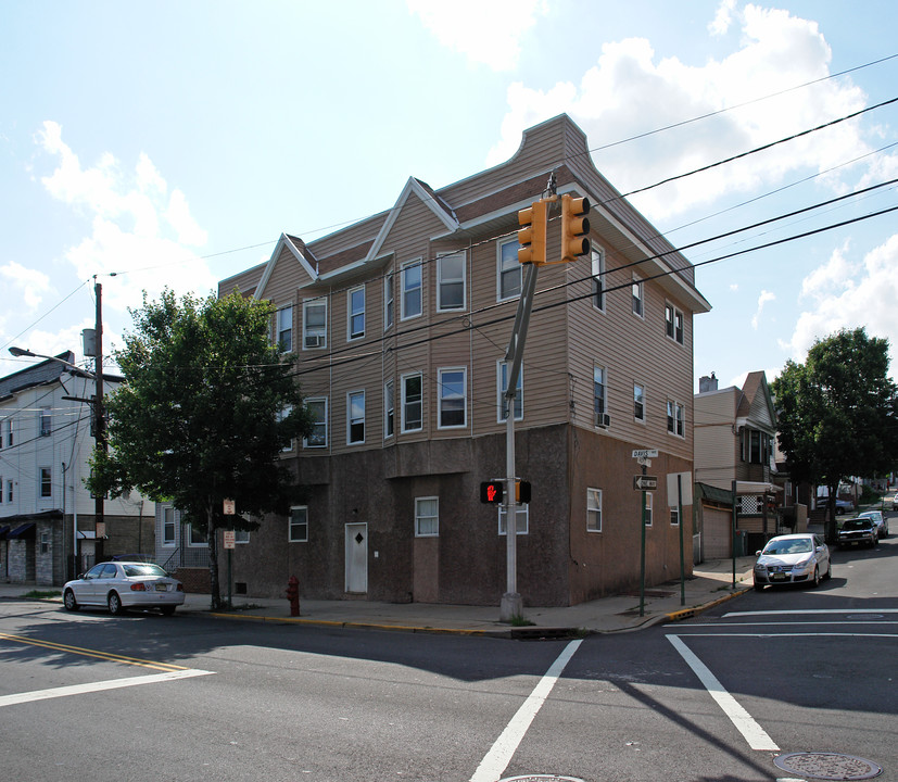 29-31 Davis Ave in Kearny, NJ - Building Photo