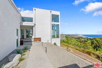 31351 Pacific Coast Hwy in Malibu, CA - Building Photo - Building Photo