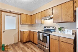 15940 Granada Ave in Apple Valley, MN - Building Photo - Building Photo