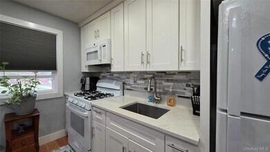 717 Tuckahoe Rd, Unit 2A in Yonkers, NY - Building Photo - Building Photo